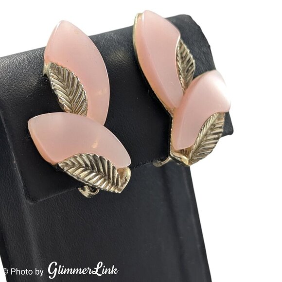 Vintage 60s Double Leaf Pink Lucite Ear Climber Gold Tone Clip On Earrings - Picture 2 of 9